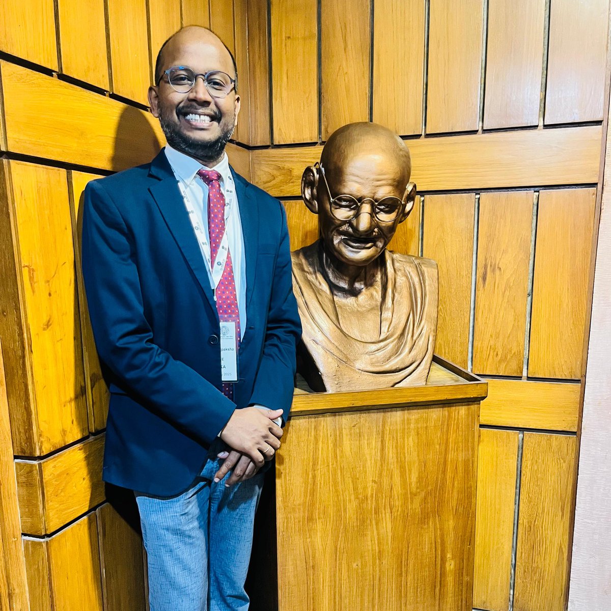 milindarj's tweet image. නිදහස් ඉන්දියාව හදන්න නායකත්වය දුන් ගාන්ධි ජී සහ නේරු ජී. මේ ඉන්දියා පාර්ලිමේන්තු පුස්තකාලය ඇතුලේ.