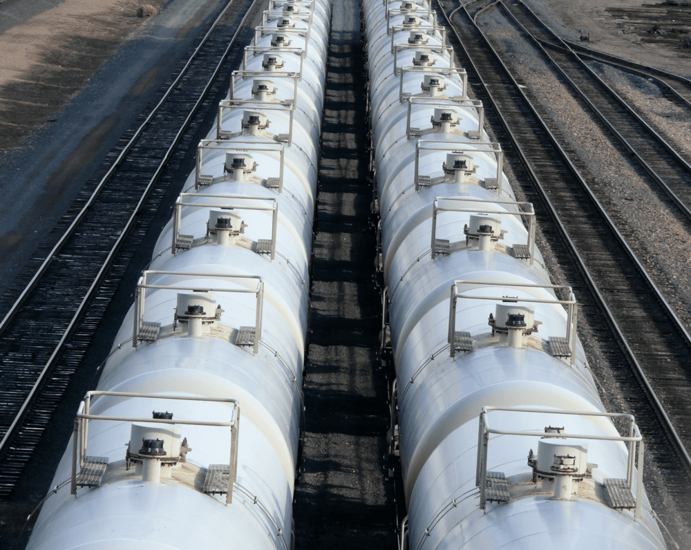 SPGCIOil's tweet image. China's shrinking #gasoil exports mitigate impact of #EUban on products refined from Russian #crude
▪️Cut gasoil production by 284,000 b/d YOY in H1
▪️H1 gasoil exports drop 46% YOY to 116,00 b/d
▪️Sends 7% of gasoil exports to Europe, 82% to Asia
Full story:…