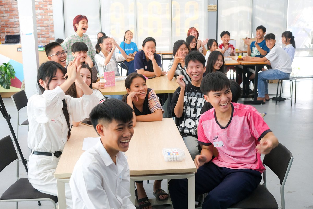 UNICEF_vietnam's tweet image. "It was my first time learning about 'Net Zero', and also the first time I got to be a village chief and make big decisions," said Han, 13, from Gia Lai province.
For the last 8 months, nearly 3,000 other children and young people have shared their thoughts on Viet Nam's…