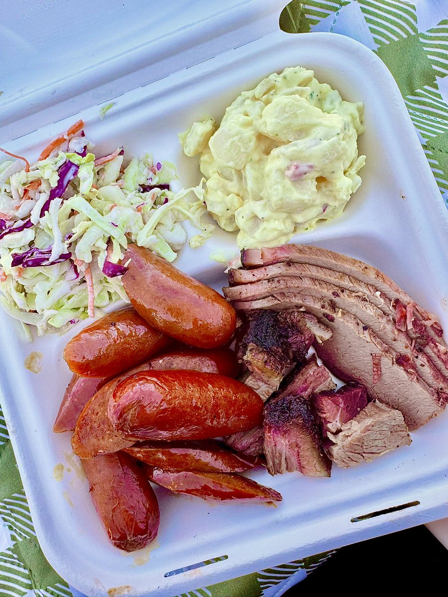 PancakeXcat's tweet image. Texans in the bay! I found us a little taste of home today with capelo’s bbq 🤠🍖
