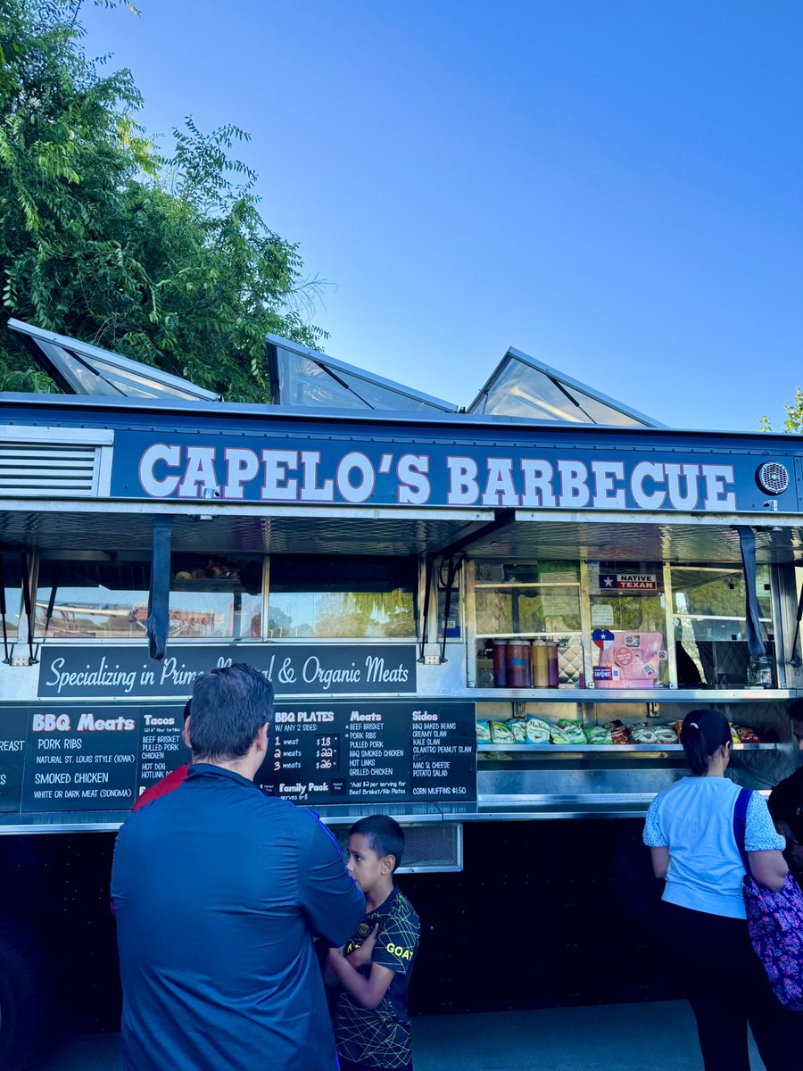 PancakeXcat's tweet image. Texans in the bay! I found us a little taste of home today with capelo’s bbq 🤠🍖