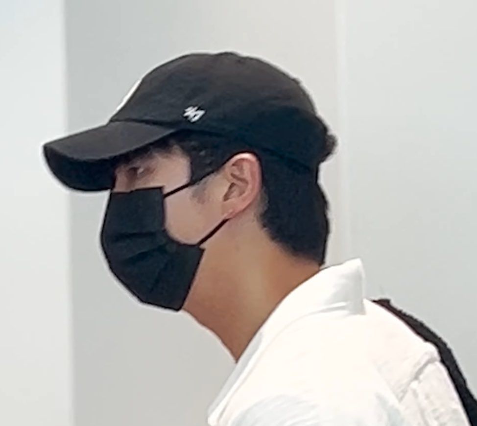 pjm_air's tweet image. mz템 뉴에라 새로 들이셔도
유행하는 빳빳한 일자챙으로 안쓰고
ㅈㄴ 야무지게 휜 볼캡 쓰는 줏대있는 남자들ㅠ