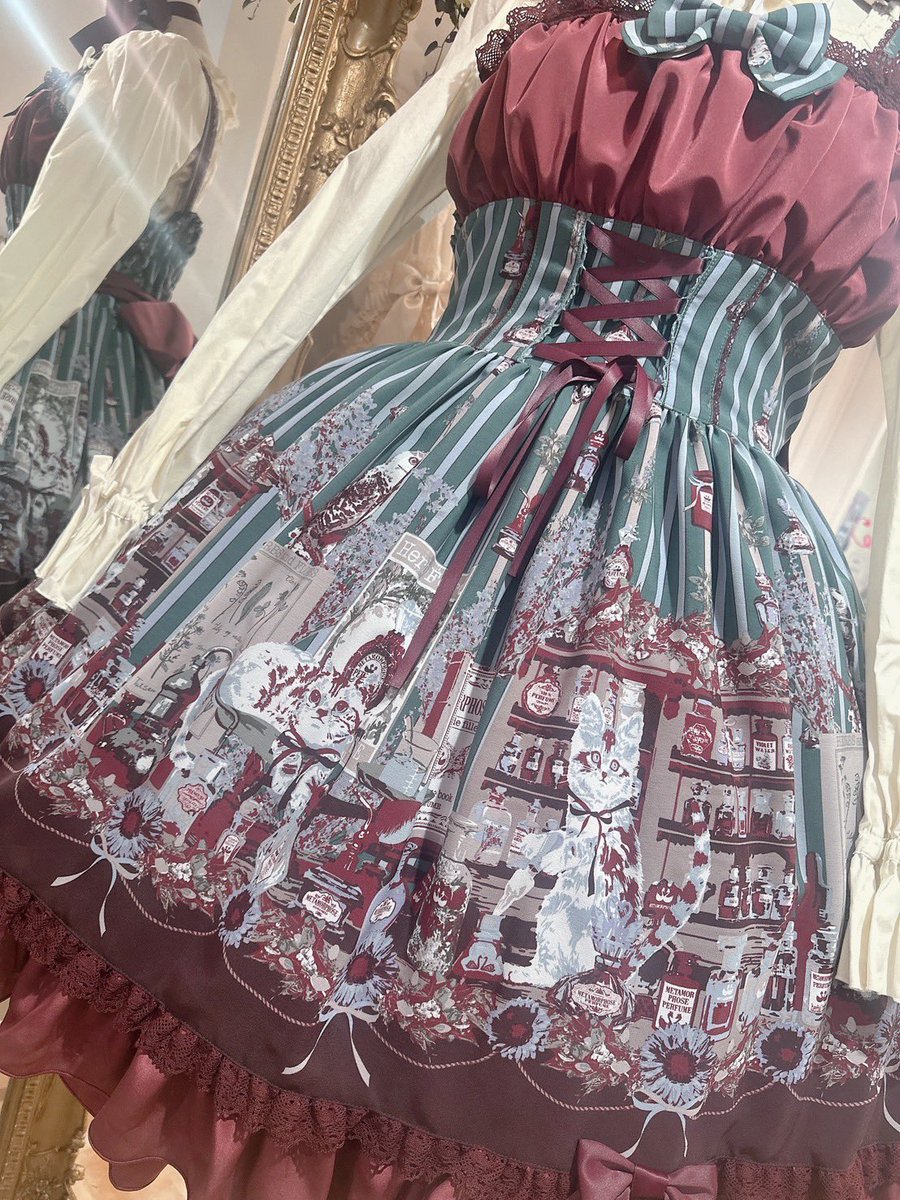 MetamorphoseEng's tweet image. ♥️🌿Please hurry♥️
Secret Perfume Lab Bustle Frill JSK
Plus Size metamorphose.gr.jp/en/product/8213

The beautiful antique print JSK remains only a few✨

*The regular-size in all colors and the plus-size in antique white are sold out.
#botanicalpattern
#metamorphose #mtdf #Lolitafashion