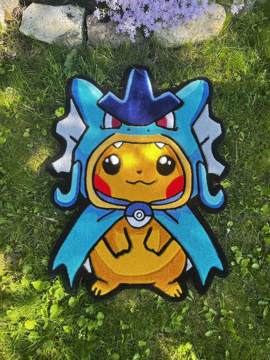 JoeyZaddy's tweet image. Shoutout to @strifemade for the poncho rug ! 🙂