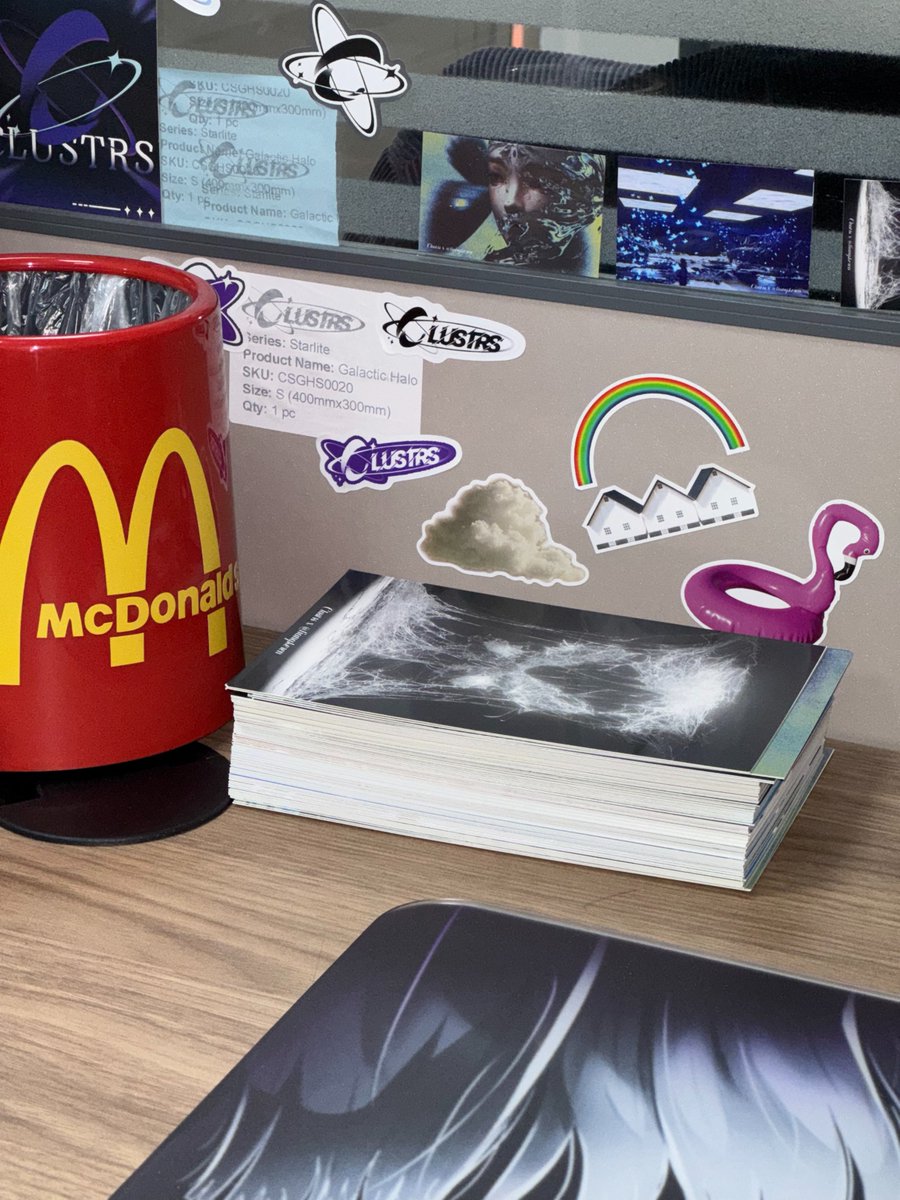ClustrsOfficial's tweet image. Peeking behind the scenes 👀
It’s messy, it’s creative, and it’s all Clustrs.
#clustrs #glassmousepad #mousepad #BehindTheScenes #gamers #setup