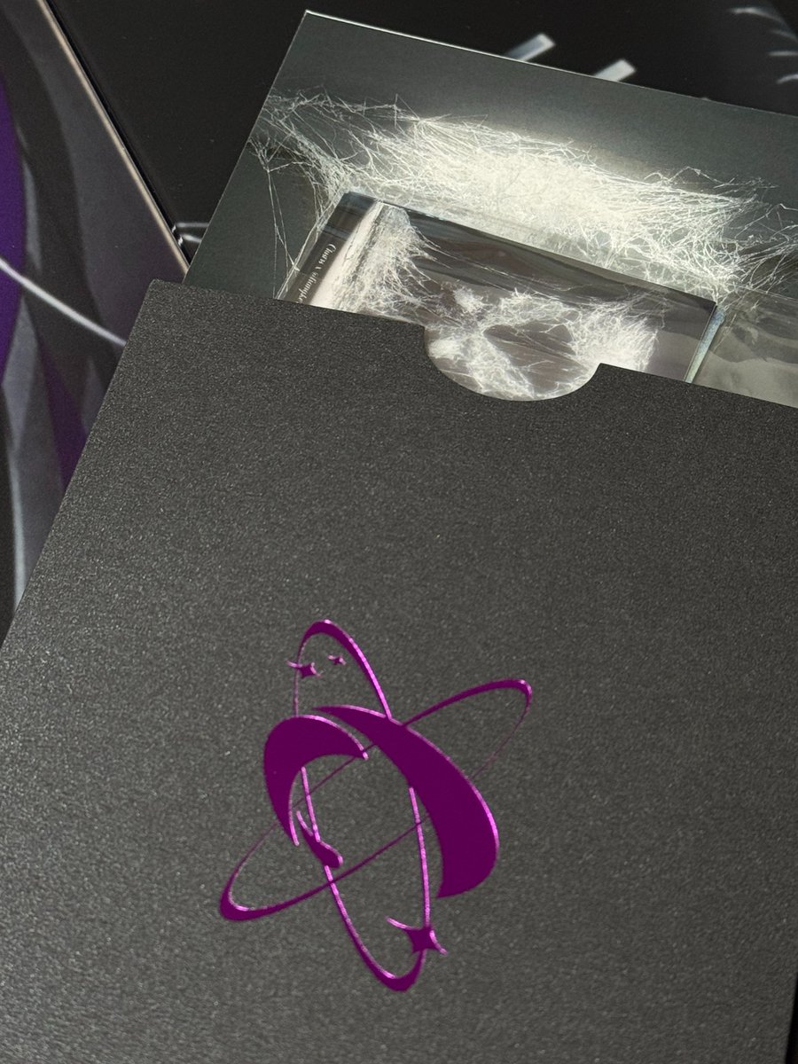 ClustrsOfficial's tweet image. Peeking behind the scenes 👀
It’s messy, it’s creative, and it’s all Clustrs.
#clustrs #glassmousepad #mousepad #BehindTheScenes #gamers #setup