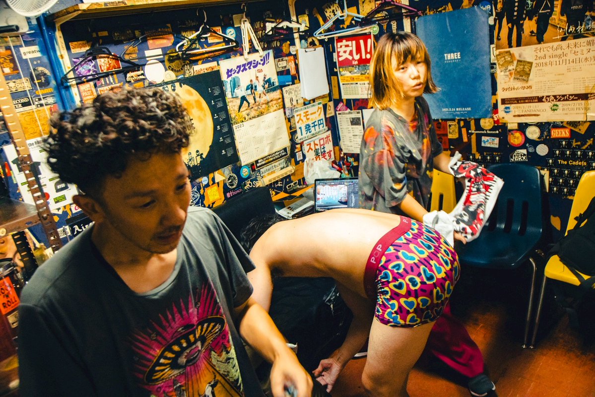 MLG_band's tweet image. 遅くなりましたがモーモールルギャバン20周年ツアー名古屋CLUB ROCK'N'ROLLにお集まりいただいた皆様ありがとうございました!ガストバーナーと鈴木実貴子ズと、そして皆様から温かく祝っていただき本当に感無量です。次は仙台!どうぞお楽しみに!
photo by @LuckyHappySHUN