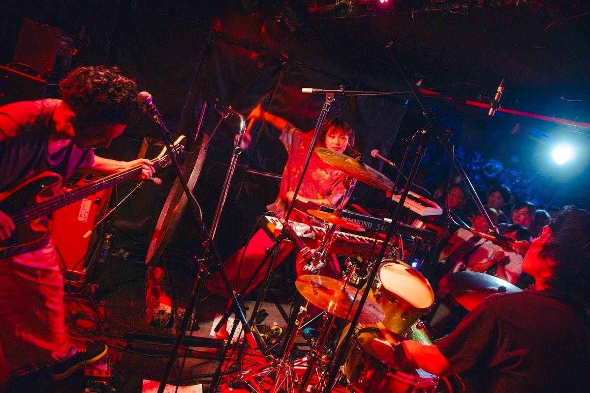 MLG_band's tweet image. 遅くなりましたがモーモールルギャバン20周年ツアー名古屋CLUB ROCK'N'ROLLにお集まりいただいた皆様ありがとうございました!ガストバーナーと鈴木実貴子ズと、そして皆様から温かく祝っていただき本当に感無量です。次は仙台!どうぞお楽しみに!
photo by @LuckyHappySHUN