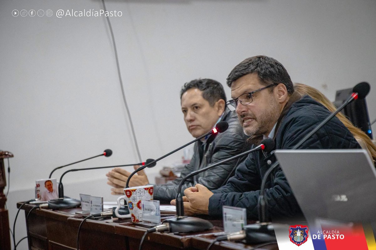 alcaldiapasto's tweet photo. Buenas noticias para Pasto! 🏙️ El Concejo aprobó un empréstito de $23.700 millones para mejorar la malla vial, escenarios deportivos y vivienda. Esto impulsa el desarrollo, mejora la calidad de vida y genera empleo. #AlcaldíadePasto #PlanDeDesarrollo #mallavial https://t.co/mwPw73oT1Z