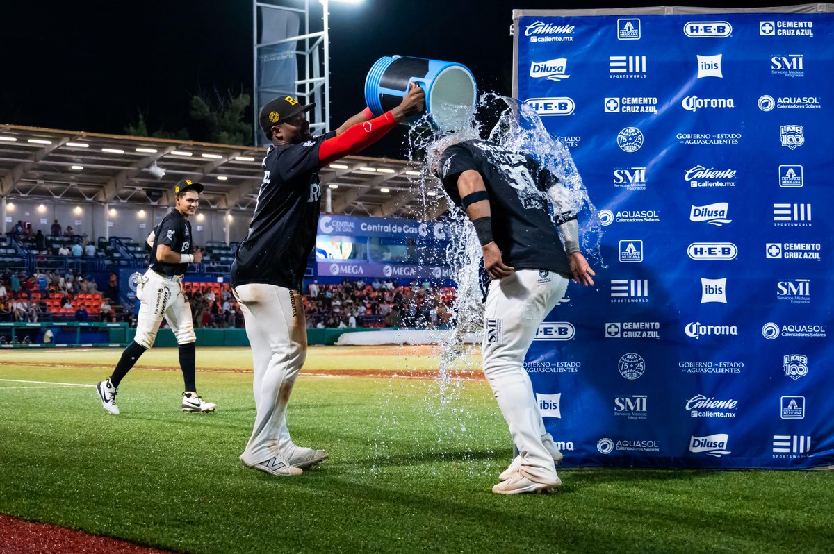 ¡ÁNGEL REYES ES NUESTRO MVP DE LA NOCHE! 🫵🏻⚾️💥

El pelotero comenzó su primer turno del segundo de la noche con cuadrangular ☄️⚾️

#50AñosEnEl💎