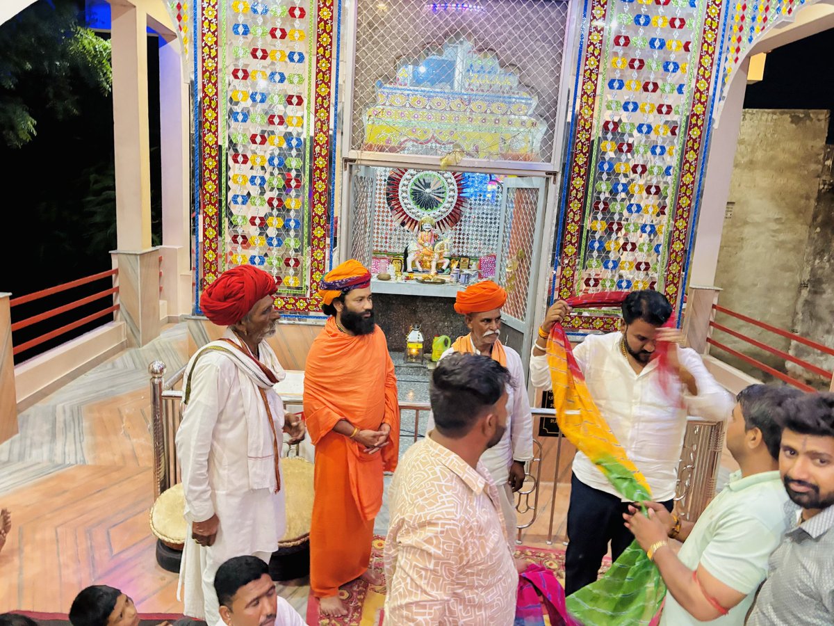 GurjarBhojraj07's tweet image. 📍किशनगढ़

नयागांव सरगांव गुर्जर बाडा रामपुरा की ढाणी मे 26 Julyको आयोजित होने वाले गुर्जर समाज के प्रतिभा सम्मान समारोह कार्यक्रम के पोस्टर का विमोचन किया,साथ ही ग्रामवासियों को कार्यक्रम के लिए आमंत्रित किया।

गांवों से भरपूर सहयोग मिलने पर समस्त ग्रामवासियों का तहेदिल से आभार!