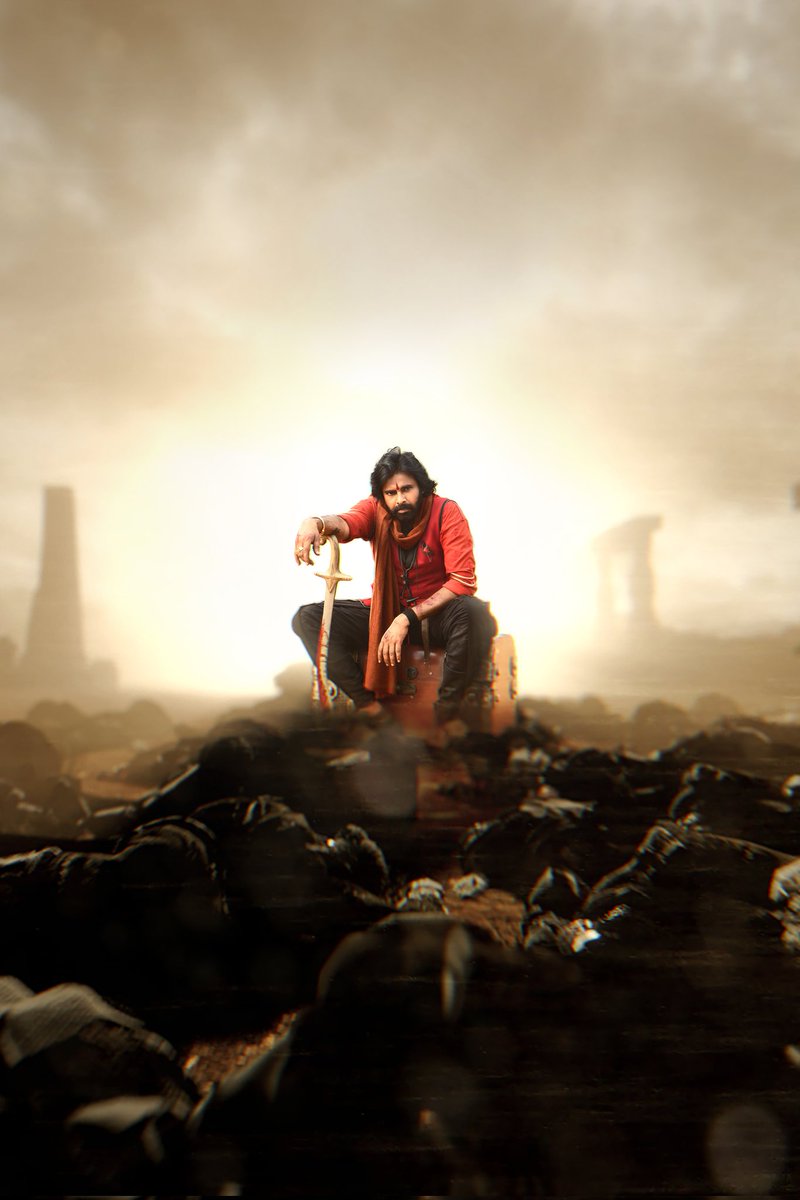 TeluguChegu's tweet image. పవన్ కళ్యాణ్ అభిమానులకు, చరిత్ర మీద ఆసక్తి ఉన్నవాళ్ళకి,విభిన్న సినిమాలను అభిమానించేవారికి చాలా చక్కటి అనుభూతి మిగిల్చే సినిమా #HariHaraVeerMallu
ఈ సినిమా visual treat అని చెప్పొచ్చు.ఇది రెగ్యులర్ గా చూసే సినిమా కాదు.ధర్మం, త్యాగం,ధైర్యంతో కూడిన ఉద్వేగపూరీత ప్రయాణం.పవన్ కళ్యాణ్…