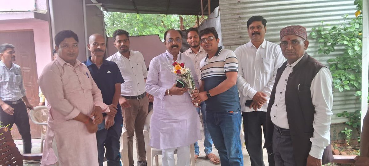 Rajndra_mshrm's tweet image. #जनता_दरबार
आज निवास पर विधानसभा क्षेत्र से आए देव तुल्य जनता जनार्दन की समस्या सुनी और निराकरण किया गया है
@ShipraDUTTA16