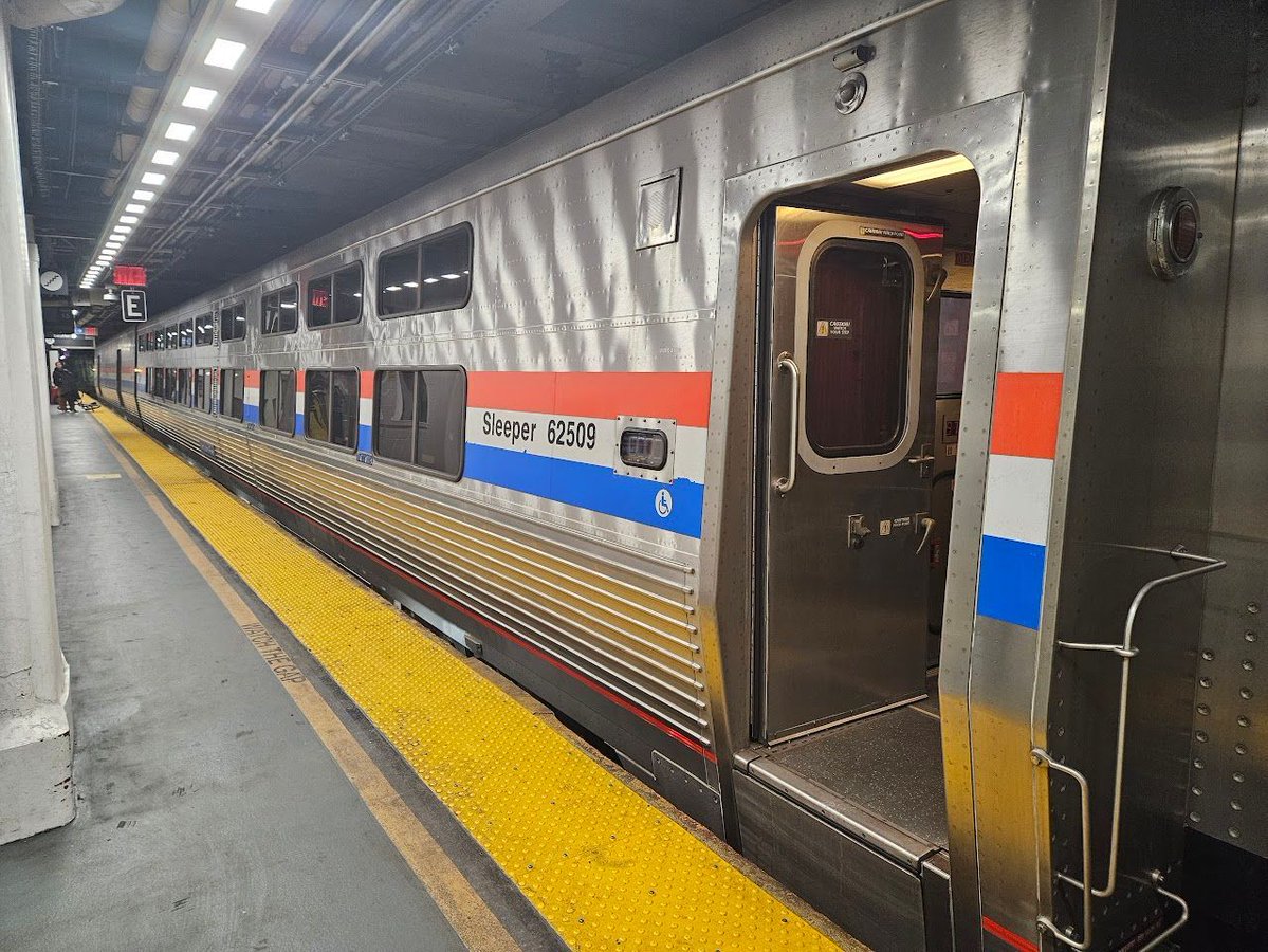 superalbs's tweet image. Now for an iconic @Amtrak sleeper, I'm on the #SilverMeteor in the comfort of a Viewliner II Roomette. It's gonna be a great 28.5hr trip down to #Miami I think! 😁