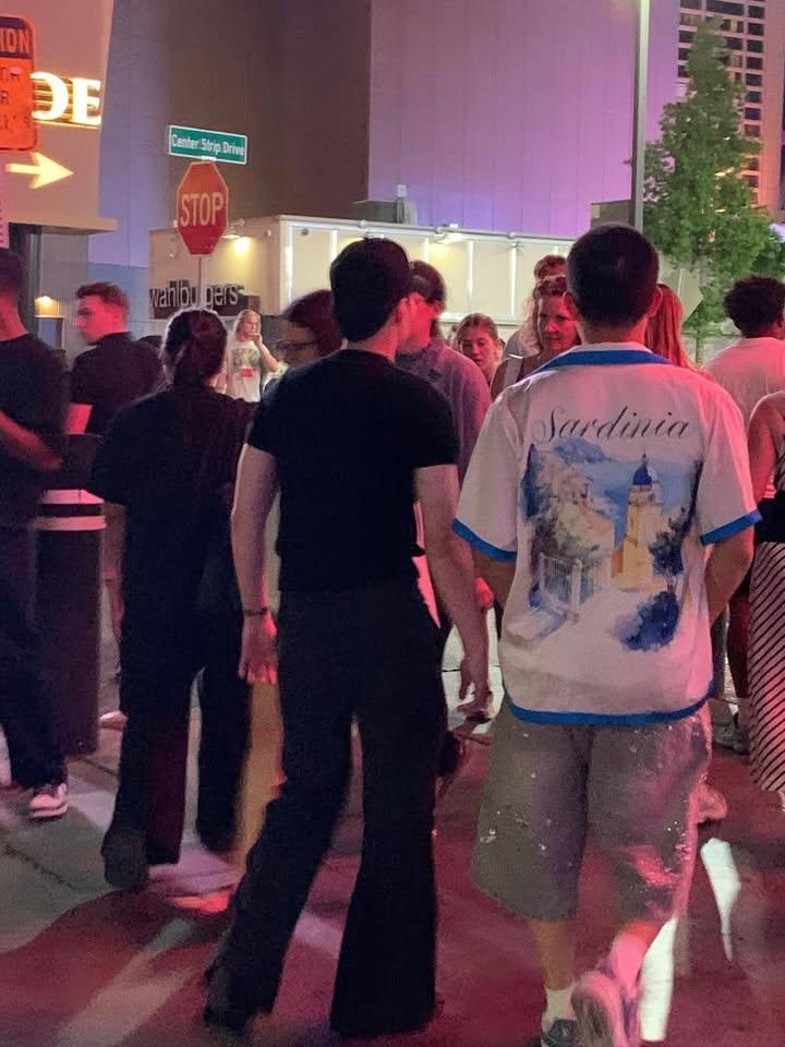 chi_elee's tweet photo. Đi xklđ bên Mỹ zui he cậu
Chúc cậu hôm đó diễn thật tốt nhen 
#Negav #NegavLasVegas
#AnhTraiSayHiLasVegas https://t.co/bwistnOIvo