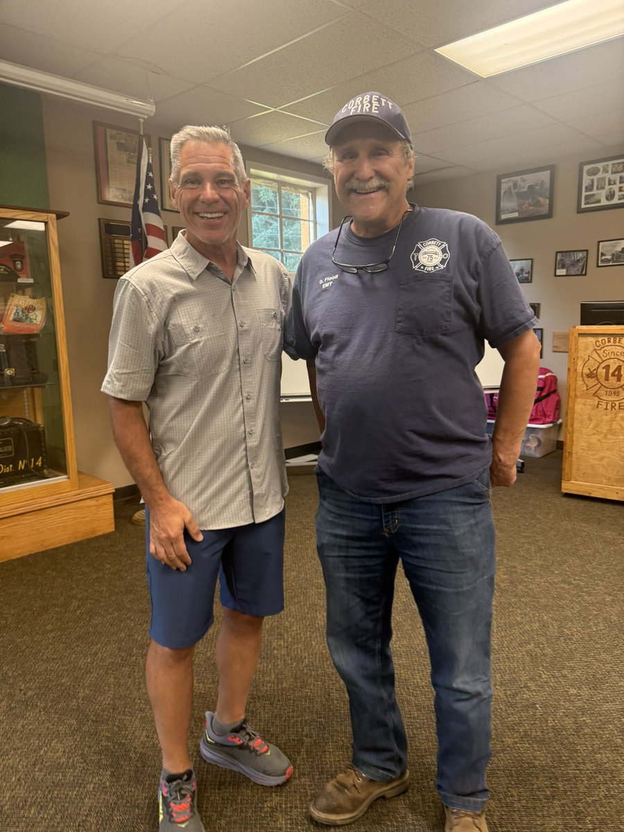 JeffHelfrichOR's tweet image. Corbett Fire’s volunteer BBQ showed what service looks like. I spoke about the critical role volunteer fire crews play across Oregon—and the water tender we helped get. It’s already saving lives statewide. 👨🚒🔥 #VolunteerFire #CorbettFire #BackToBasics