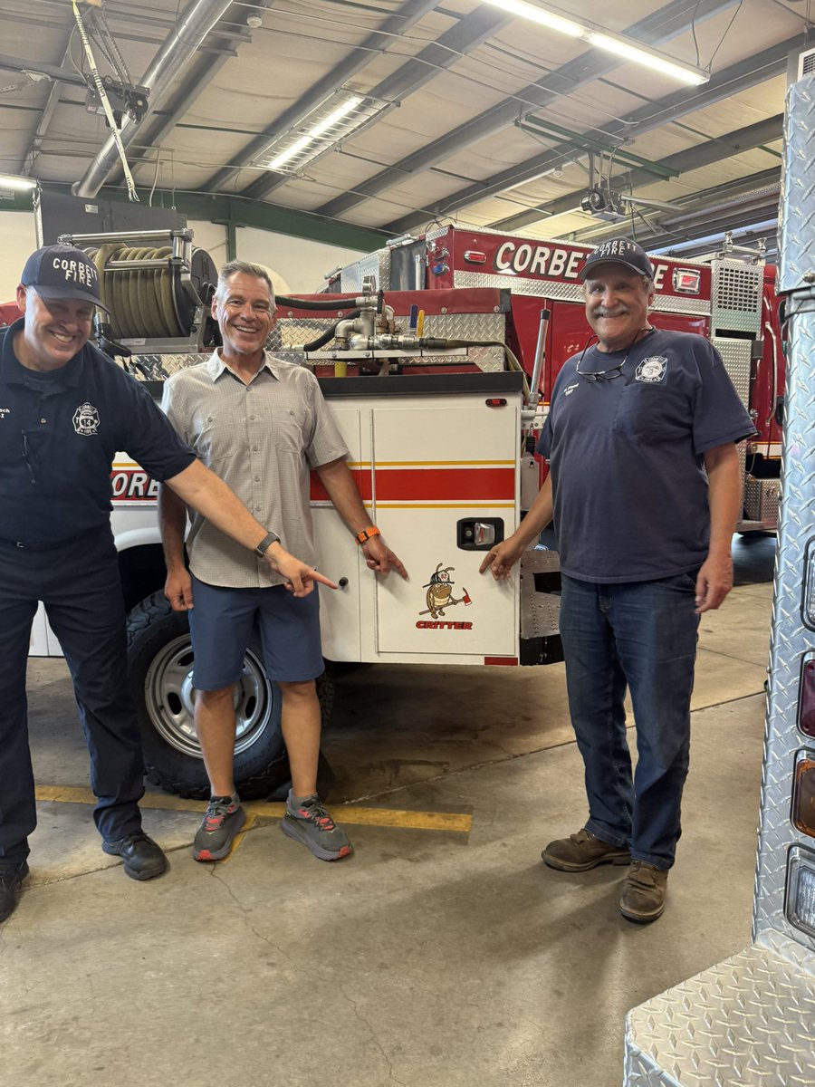JeffHelfrichOR's tweet image. Corbett Fire’s volunteer BBQ showed what service looks like. I spoke about the critical role volunteer fire crews play across Oregon—and the water tender we helped get. It’s already saving lives statewide. 👨🚒🔥 #VolunteerFire #CorbettFire #BackToBasics