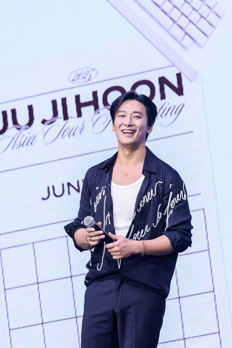 todayentth's tweet image. หล่อ แรร์แบบไม่มีใครแทนได้! “จูจีฮุน” เปิดมุมขี้เล่น สายเปย์ใจดี เซอร์วิสฉ่ำ! “2025 &lt;JU JI HOON Asia Tour Fanmeeting 'JUNIVERSE' in BANGKOK&gt;" คุ้มค่าสมการรอคอย
อ่านต่อและชมรูปเพิ่มเติม : facebook.com/share/p/19dddE…
#JUNIVERSEinBKK #2025JuJiHoonFMinBKK
#จูจีฮุน #JuJiHoon #주지훈…