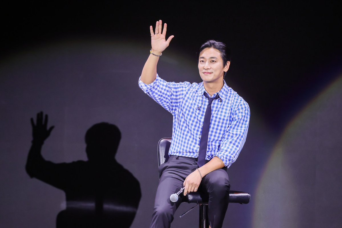 todayentth's tweet image. หล่อ แรร์แบบไม่มีใครแทนได้! “จูจีฮุน” เปิดมุมขี้เล่น สายเปย์ใจดี เซอร์วิสฉ่ำ! “2025 &lt;JU JI HOON Asia Tour Fanmeeting 'JUNIVERSE' in BANGKOK&gt;" คุ้มค่าสมการรอคอย
อ่านต่อและชมรูปเพิ่มเติม : facebook.com/share/p/19dddE…
#JUNIVERSEinBKK #2025JuJiHoonFMinBKK
#จูจีฮุน #JuJiHoon #주지훈…