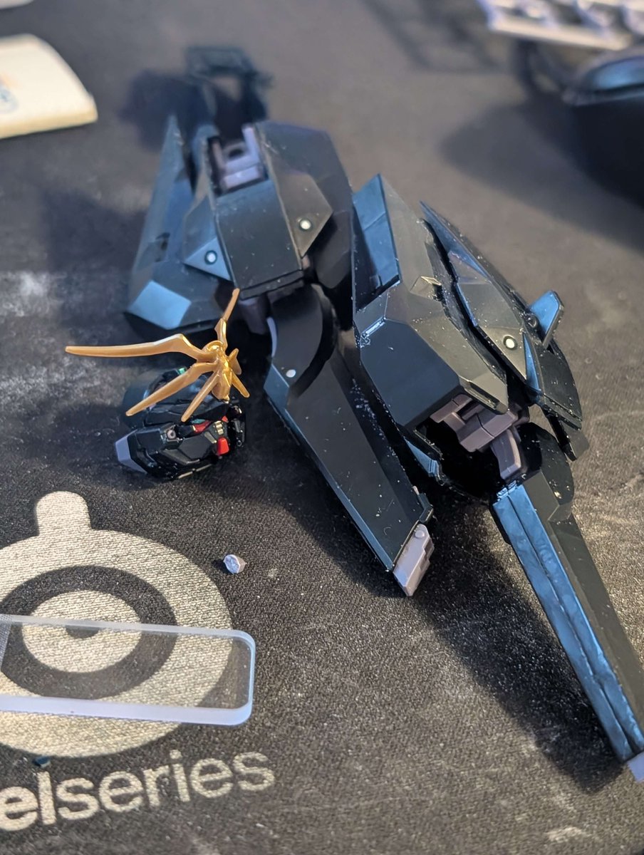 _k_C_e_'s tweet image. using gundam markers on a kit for the first time :D