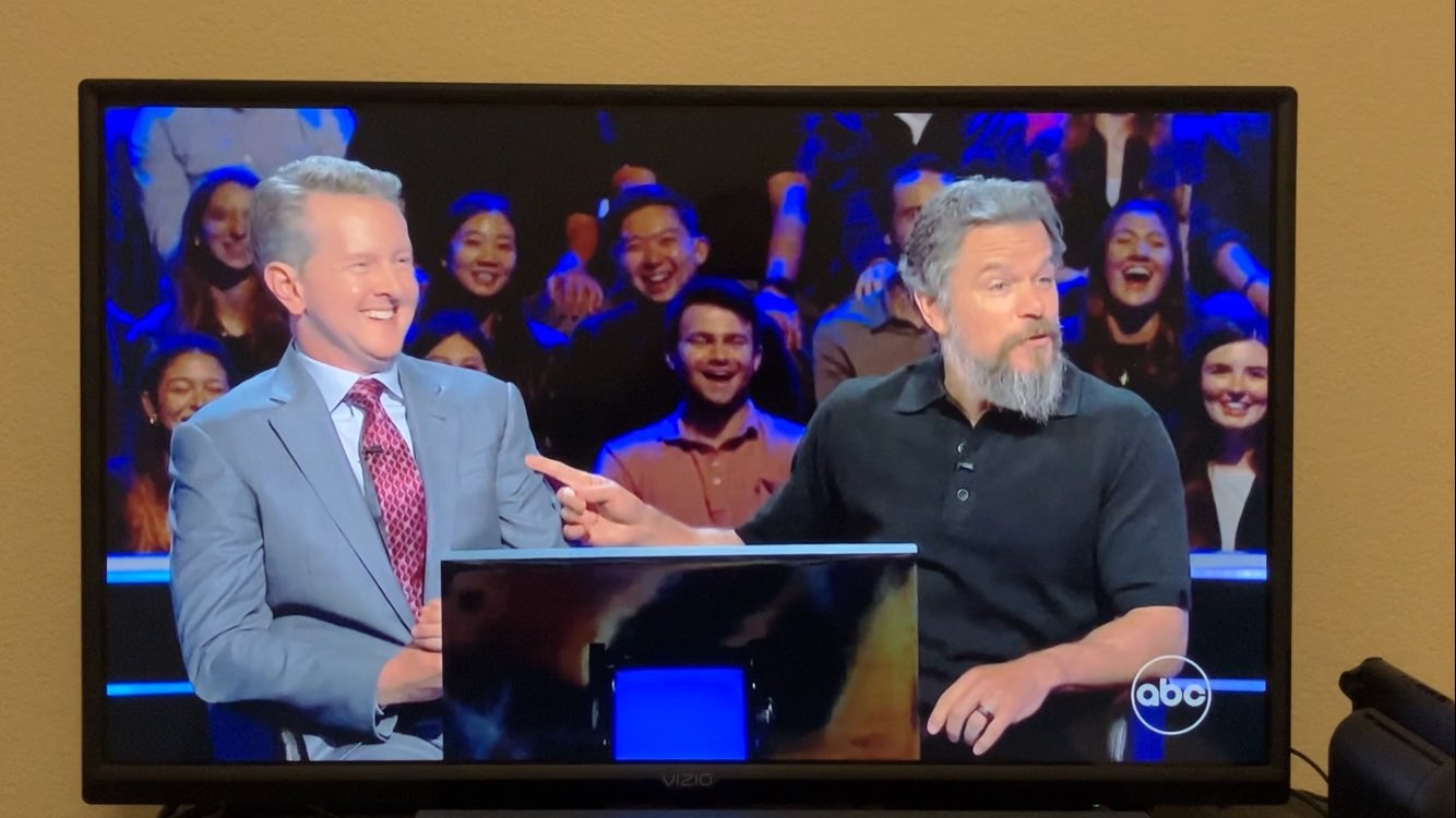 Jay on X: ".@Jeopardy! host @KenJennings with Matt Damon!! #WhoWantsToBeAMillionaire https://t.co/wrmIJVAYpe" / X