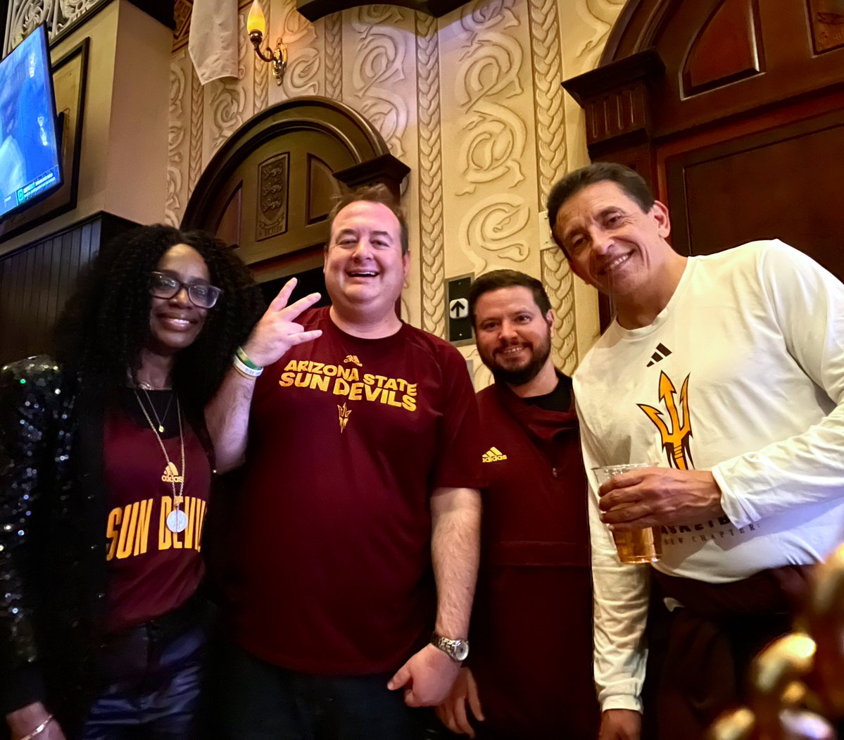 andrewtaylor09's tweet image. S/o to @boyle176 for convincing me to go to the last-ever (as far as we know) MBB Pac-12 Tournament!! Hope you’re enjoying the birthday, brother! 😈🔱🏀 #GoDevils #ForksUp #SunDevilFamily
