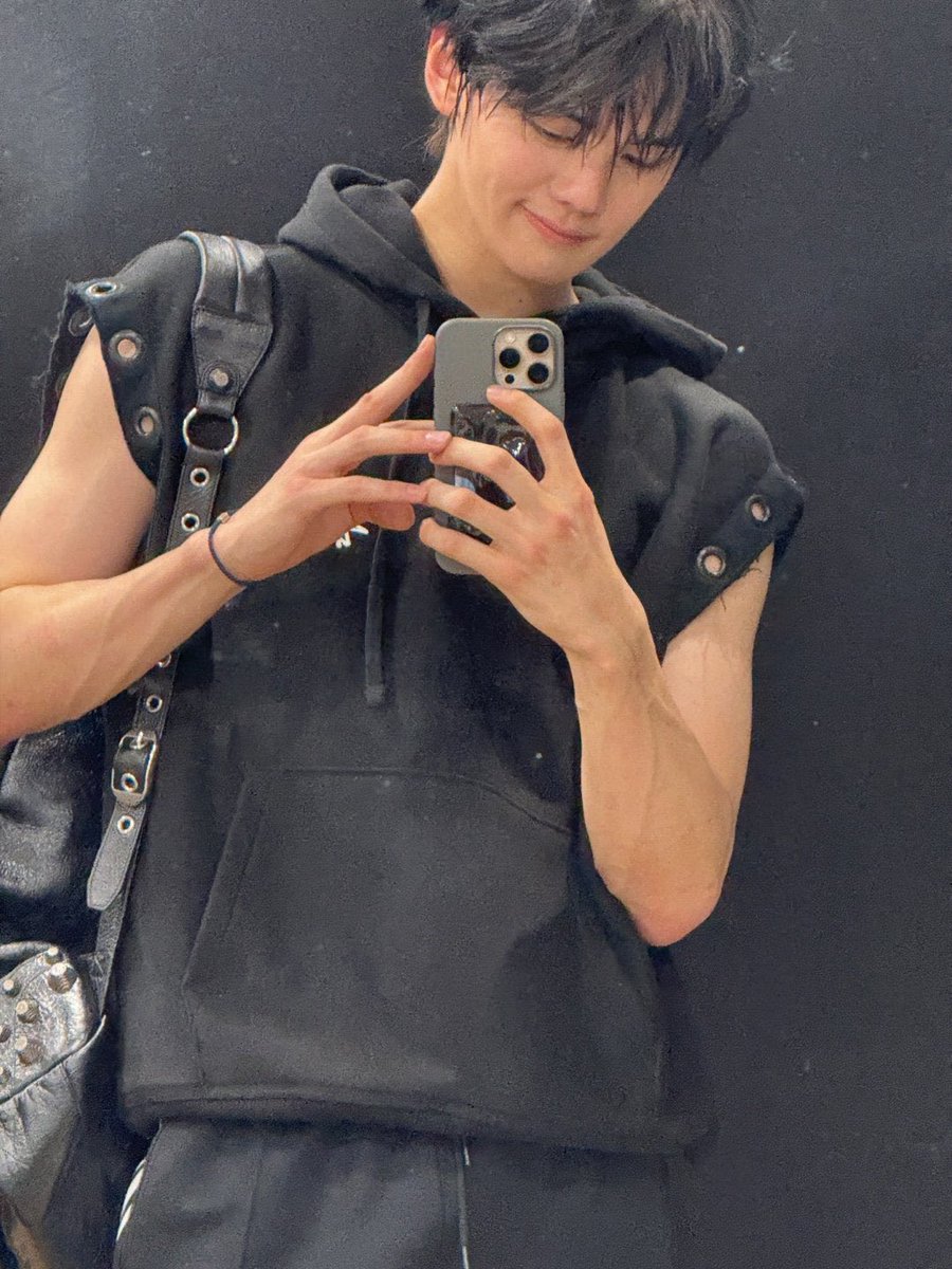 shimkcngz's tweet image. KIM GYUVIN THE MAN THAT YOU AREE