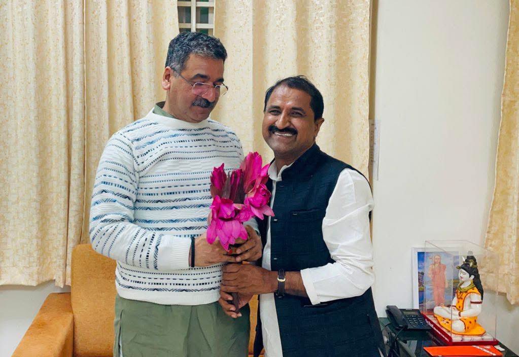 gyansinghBJP1's tweet photo. संगठन के कुशल शिल्पी,ध्येय निष्ठ प्रचारक,आदर्श संगठक भाजपा मध्यप्रदेश के प्रदेश संगठन महामंत्री आदरणीय भाईसाहब श्री हितानन्द शर्मा  जी को जन्मदिवस पर हार्दिक मंगलकामनाएँ।
 
भगवान श्री ���ेवनारायण से आपके उत्तम स्वास्थ्य एवं दीर्घायु यशस्वी जीवन की मंगलकामना करता हूँ।

@HitanandSharma