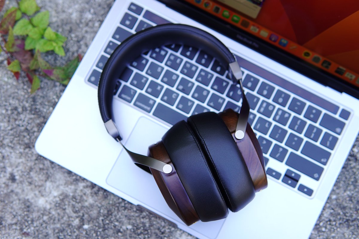 sivgaaudio's tweet photo. 32Ω インピーダンスで設計された Sivga SV021 は駆動が容易で、スマートフォンからプロ用オーディオ プレーヤーまで幅広いデバイスで使用できます。
📸: SoodaTech
#Sivga #SV021 #hifi #ヘッドホン https://t.co/R8qc6e1zIn