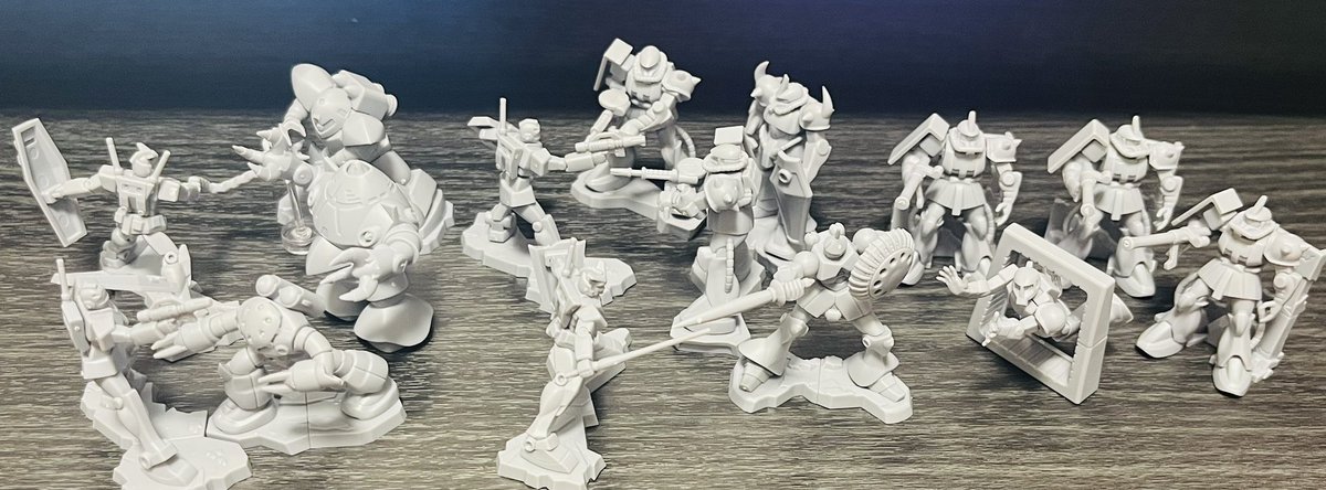 やはり持つべきはトレードに応じてくれる友ッッ！😭というわけで被りに被ったシャアザクとギャンを交換してもらいました！！ついに我が手に……！✨
早々に自引きして塗装してクリア、と思って買い始めたけど随分と時間がかかってしまったぜ……この軍団どうしよう🍫🥚笑