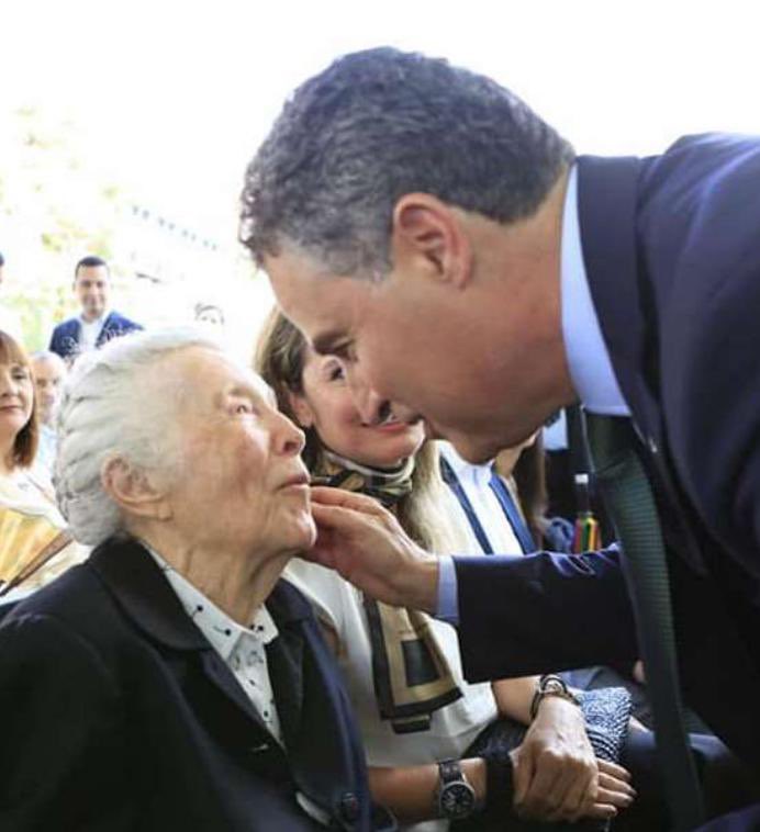 anibalgaviria's tweet photo. Adorada Madre, Feliz Cumpleaños!!!
Ayer, hoy y mañana; aquí y allá, siempre.
Tu recuerdo, tu ejemplo guían nuestro camino, seguimos, seguiremos SEMBRANDO. https://t.co/X27Y4G9TLB