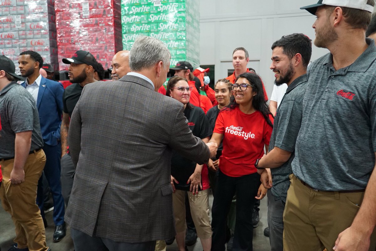 NC_Governor's tweet image. .@CokeCCBCC’s partnership with @cpcc gives young people the opportunity to get paid experience while in school.
We need more of this type of public-private partnership to expand access to good-paying jobs – and ensure every North Carolinian has a shot at success.