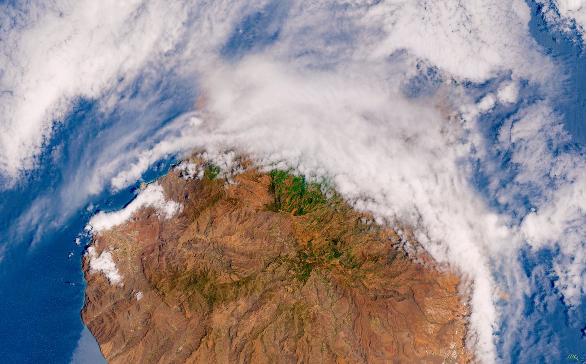 isaki64's tweet image. Buenas noches

#GranCanaria hoy

La &quot;panza de burro&quot; en todo su esplendor...
Jornada con ligeras ☔️en la vertiente norte de la isla, con mucha humedad en el ambiente.
Para apreciar la estructura y configuración de las nubes, también imagen + cercana @tenerife_meteo 
🛰️ Sentinel-2