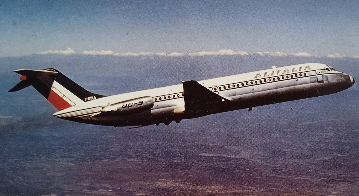 DolorNolet's tweet photo. @aldersonjackson @acabgd @MD80com @n194at @nursebinky @AirplaneCentral @BCalStewardess @LucaToon @GreaterGutz @Ramivipsagel @erleargonza @IAm_Baneng @nia_6js @tambok0599 stunning pix indeed #Alitalia #DC930 in old livery; AZ first took delivery of this iconic aircraft in 1967👏 https://t.co/pcKtLXqJgW