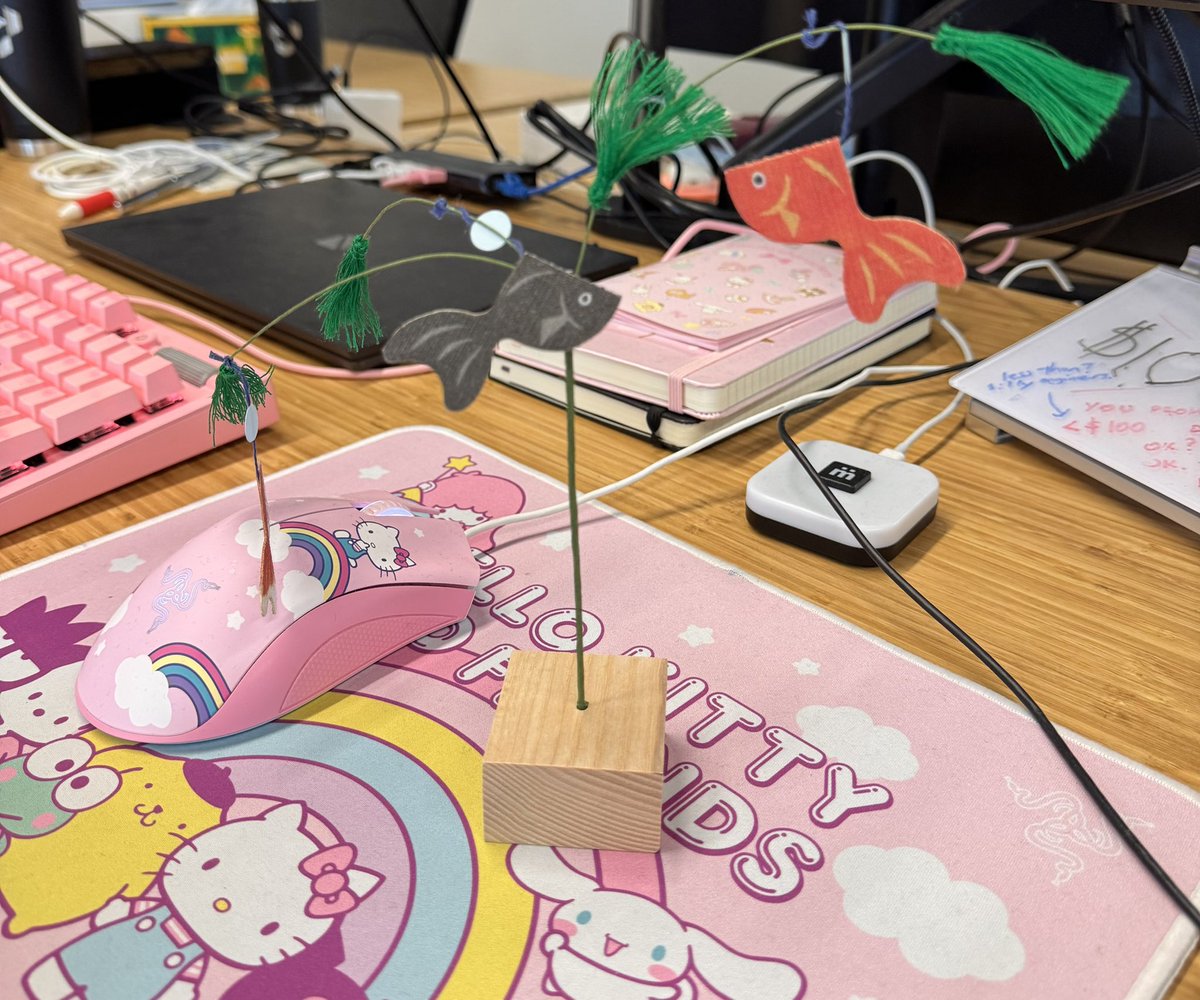 DavidBennett__'s tweet image. Back in @tenstorrent’s Austin office today and really nice to see this left on my desk. 🇯🇵
Thank you mystery gift giver! 😍