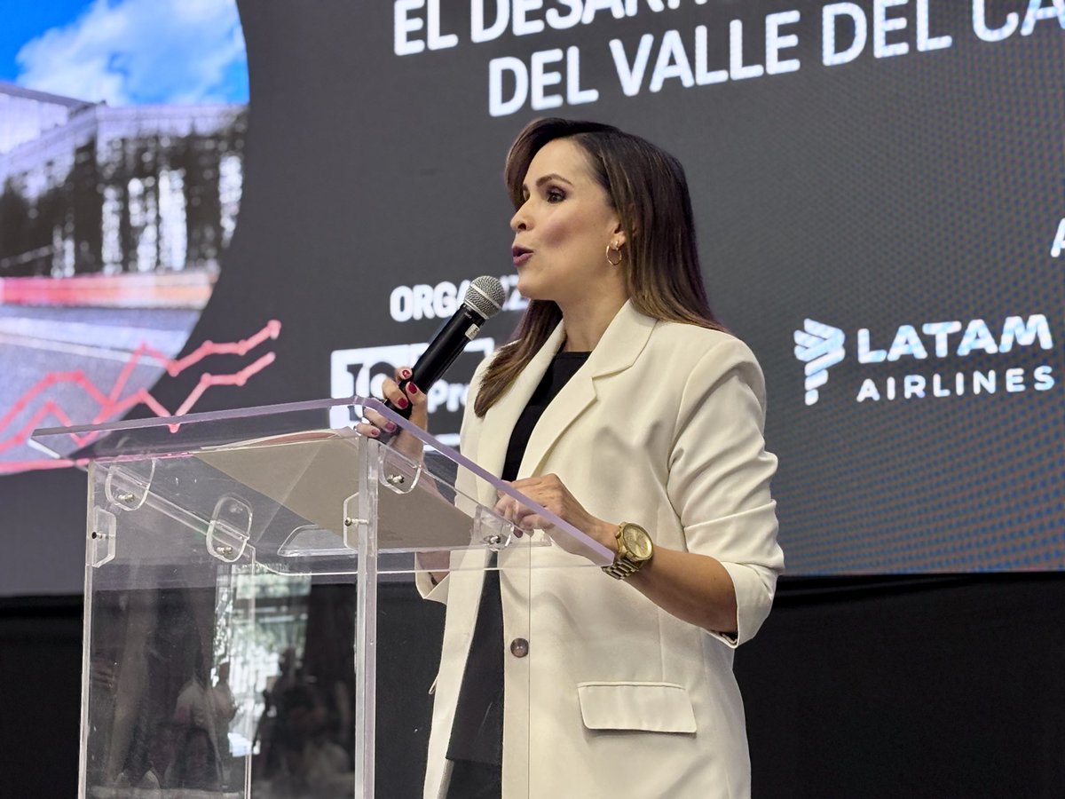 ✈️🗣️Hoy llevamos a cabo junto a <a href="/LATAM_CO/">LATAM Colombia</a> y <a href="/avianca/">avianca</a> el foro ‘Conectividad aérea: palanca para el turismo y el desarrollo económico del Valle del Cauca’, donde se compartieron conocimientos y experiencias para impulsar la competitividad y el turismo del suroccidente colombiano.