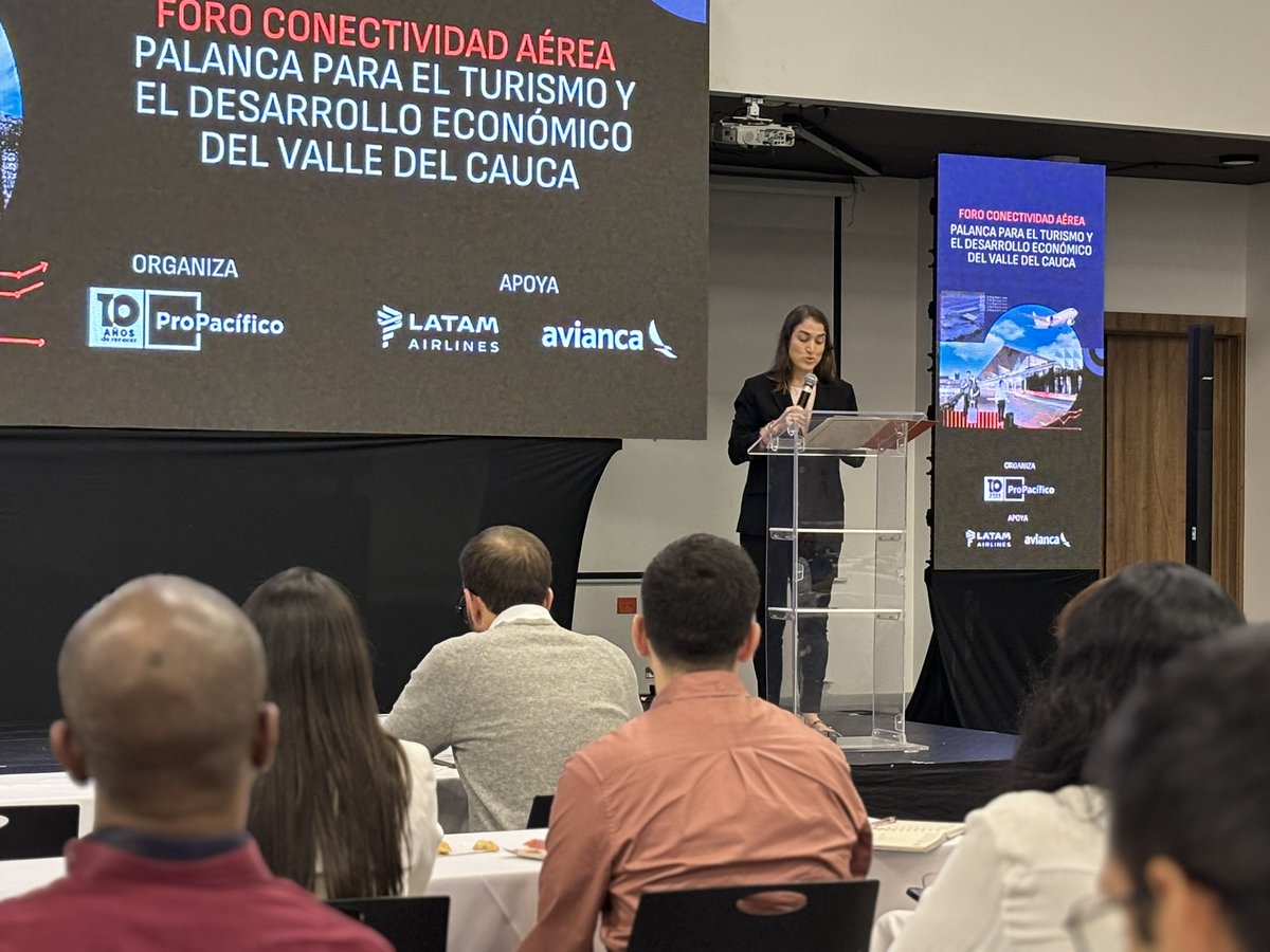 En la apertura, nuestra directora ejecutiva, <a href="/MariaIUlloa/">Maria Isabel Ulloa</a> destacó que el aeropuerto es clave para conectar al Valle con Colombia y el mundo, dinamizar el turismo y facilitar las exportaciones y los encadenamientos productivos a partir del desarrollo aeroportuario. Además, resaltó