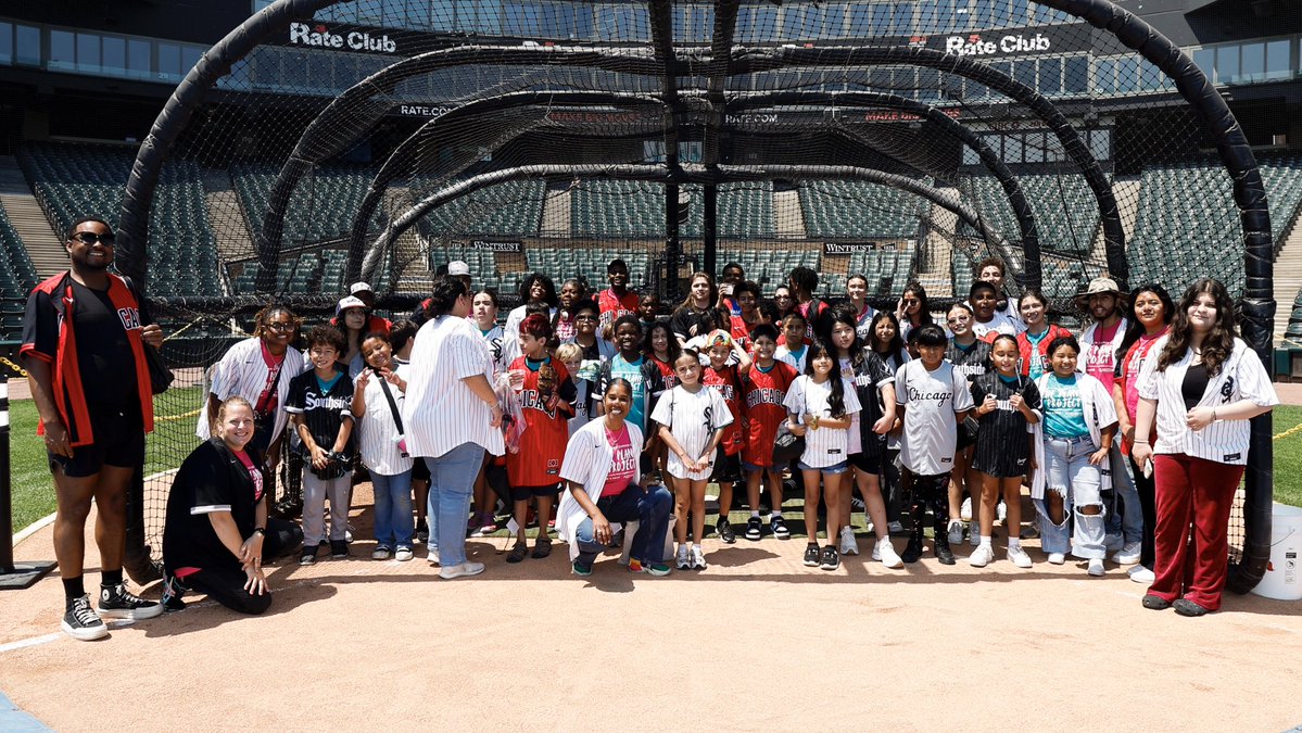soxcharities's tweet image. We kicked off the week with a visit from Kids Rank, an organization that supports military-connected kids through service projects and volunteer opportunities opportunities that help build resilience. 💙