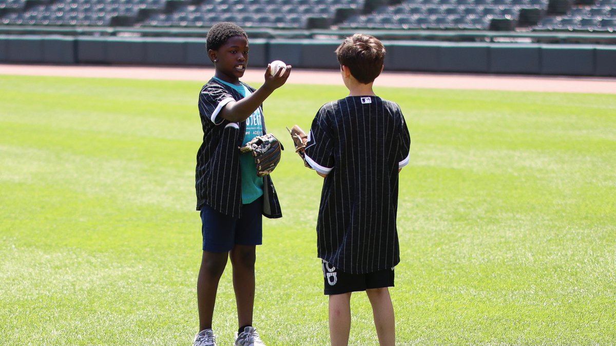 soxcharities's tweet image. We kicked off the week with a visit from Kids Rank, an organization that supports military-connected kids through service projects and volunteer opportunities opportunities that help build resilience. 💙