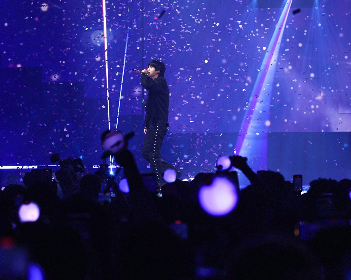 AACenter's tweet image. YEE HAW 🤠 Dallas is ready for night ✌️💜 #RUNSEOKJIN_epTOUR_DALLAS 💟
📸: @BIGHIT_MUSIC