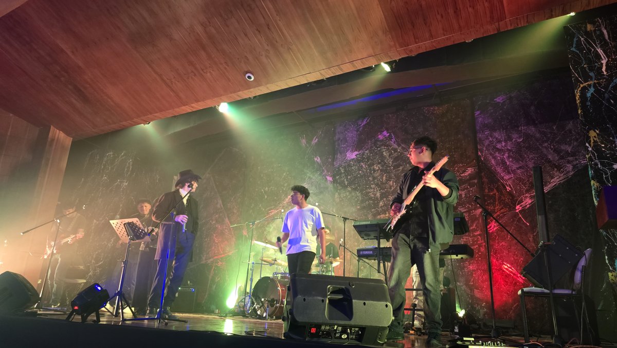 upsalesianaec's tweet image. 🎶 ¡La música universitaria vibró en la sede #Quito! 

Se celebró con gran éxito el 2do Festival Universitario de Bandas Musicales #FUBA, un espacio formativo, artístico y cultural que impulsa la participación estudiantil, promueve el trabajo colaborativo y destaca el talento