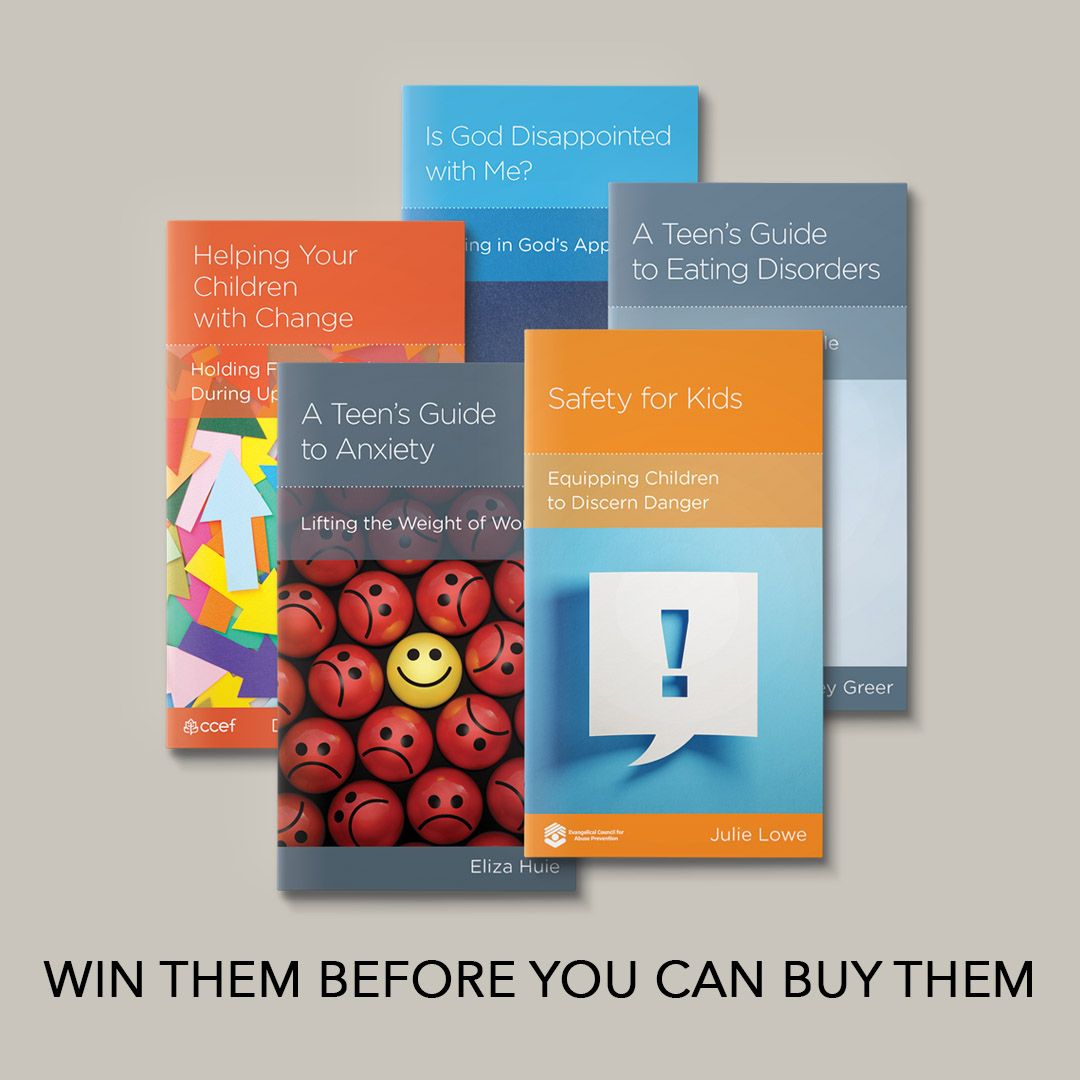 newgrowthpress's tweet image. Win a set of our latest minibooks, releasing next month, including titles from @elizajanehuie, @DarbyStrickland, @LaineyGreer, Julie Lowe, and Marc Davis.
To enter: - Follow us - Like this post - Reshare letting us know the first you would read
Winner TBA 7/30. #giveaway