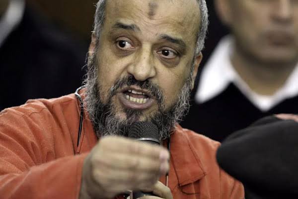 Mısır’da tutuklu bulunan siyasetçi Dr. Muhammed el-Biltaci’den acı dolu bir açıklama:

Ben Muhammed el-Biltaci’yim… El-Ezher Üniversitesi Tıp Fakültesi öğretim üyesi, eski parlamento üyesi ve 2013 yılından beri siyasi duruşum nedeniyle tutukluyum. Son üç yıldır Badr (3)