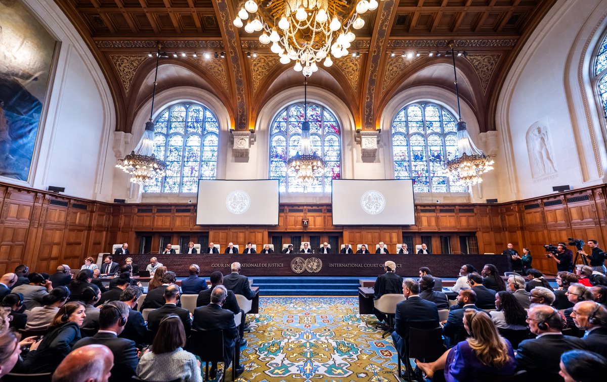 PasifikaNews's tweet image. 🗣️"Climate change is an existential problem of planetary proportions."
The ICJ has declared that States have binding legal duties to protect the climate system, and failing to act could be an internationally wrongful act
🔗: pasifika.news/2025/07/icj-ru…