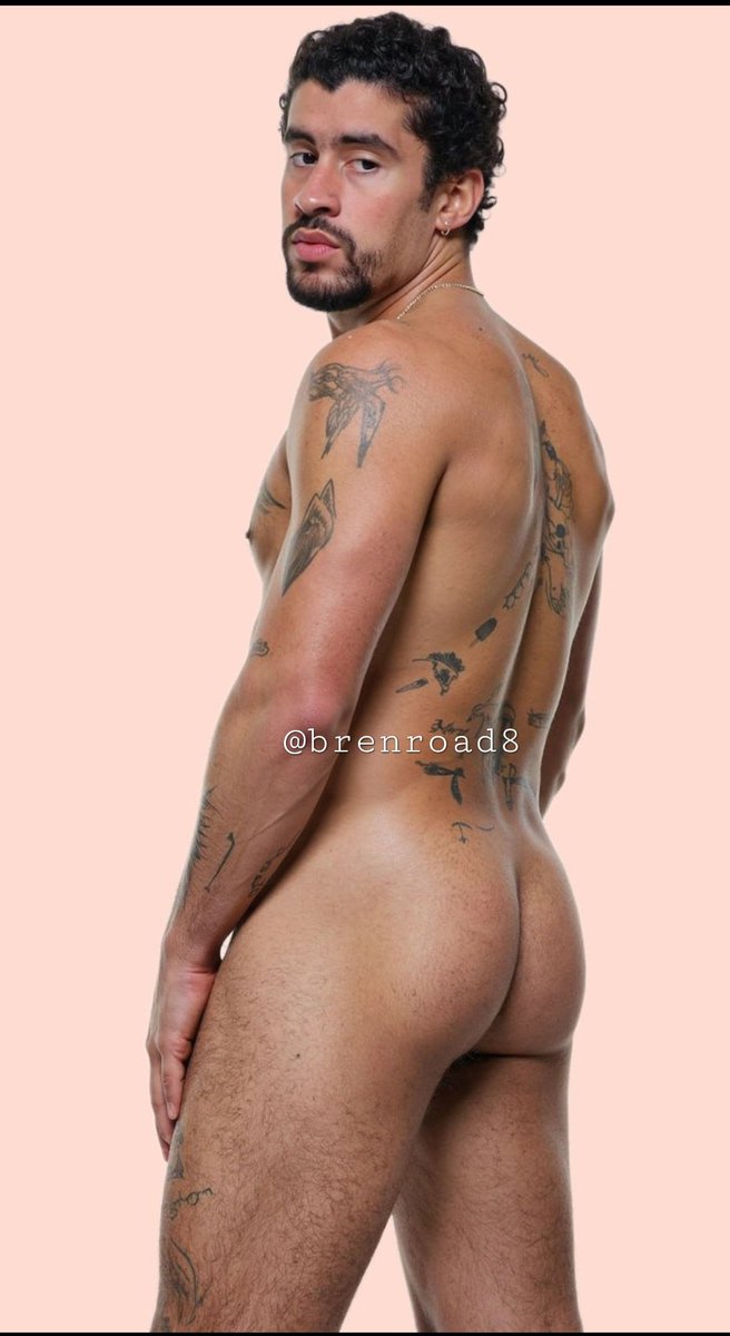 brenroad8's tweet photo. Bad Bunny no es mi hit, se ve que es puerco en el delicioso, pero debo reconocer que sí le ando pasando la lengua por todos sus rincones 🥵🥵 #chacal #hétero #macho #bulto #bulge #straight #famoso https://t.co/Ye24yuPzjj