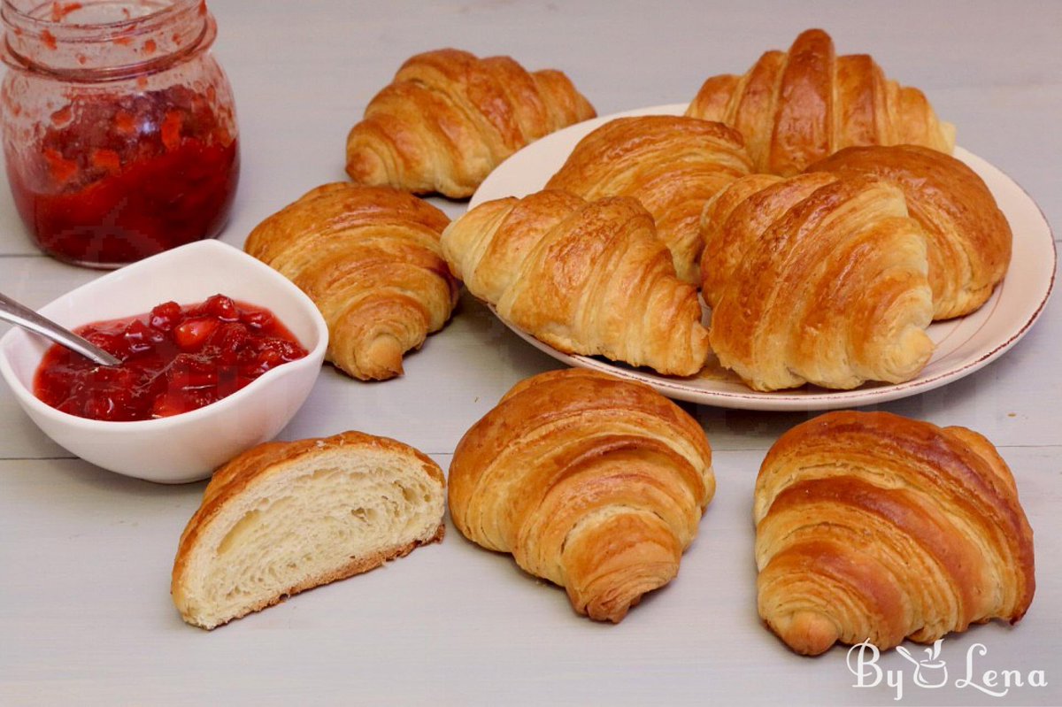yoonkeehosdiary's tweet photo. you can tell that this person isnt from europe cause this is what western europe REALLY eats for breakfast https://t.co/xpFvn7OYO9