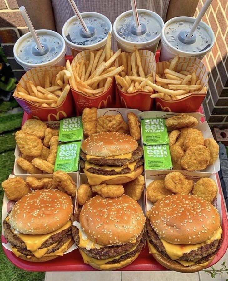 What’s the first word that comes to mind when you see this McDonald’s breakfast  ?🍳🥓