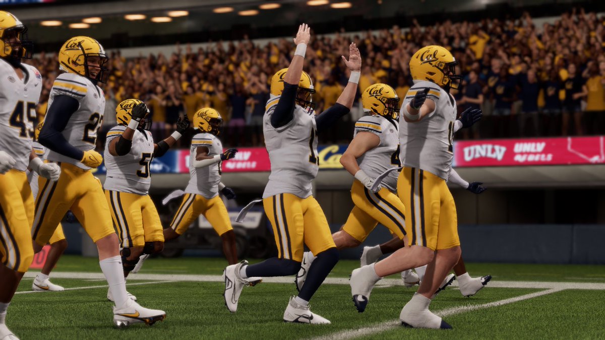 LABowlGame's tweet image. One month until college football season!
If you need us, we’re in the game 🎮🔥 @EASPORTSCollege
#LABowl