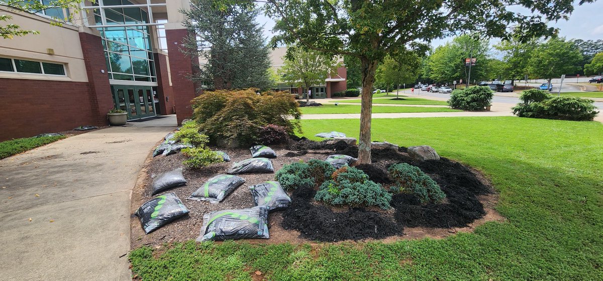 Ms. Young, Mr. Norman and team working on the grounds to make Kell looking sharp for the start of a great school year!!
#OurTimeOurPlaceOurKell