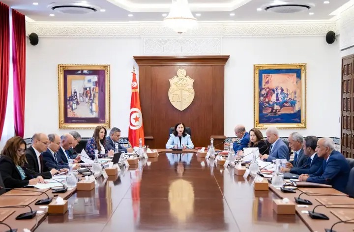 TapNewsAgency's tweet image. #Tunisia: A Cabinet meeting chaired by Prime Minister Sarra Zaafrani Zenzri Wednesday approved the purchase and import of 397 buses from #SaudiArabia, as the PM stressed the need for a full overhaul of the crumbling transport system, not just new buses and metro cars. #TAP_En